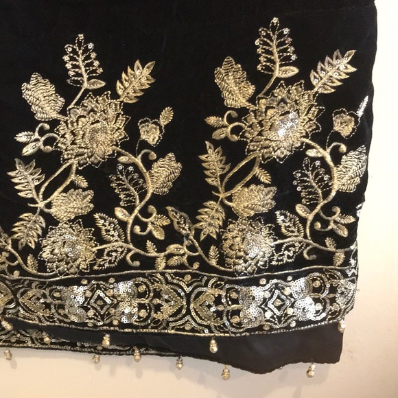 Gold embroidered Velvet Wrap.Hard2find/NWOT/Chic💕 - Picture 4 of 8